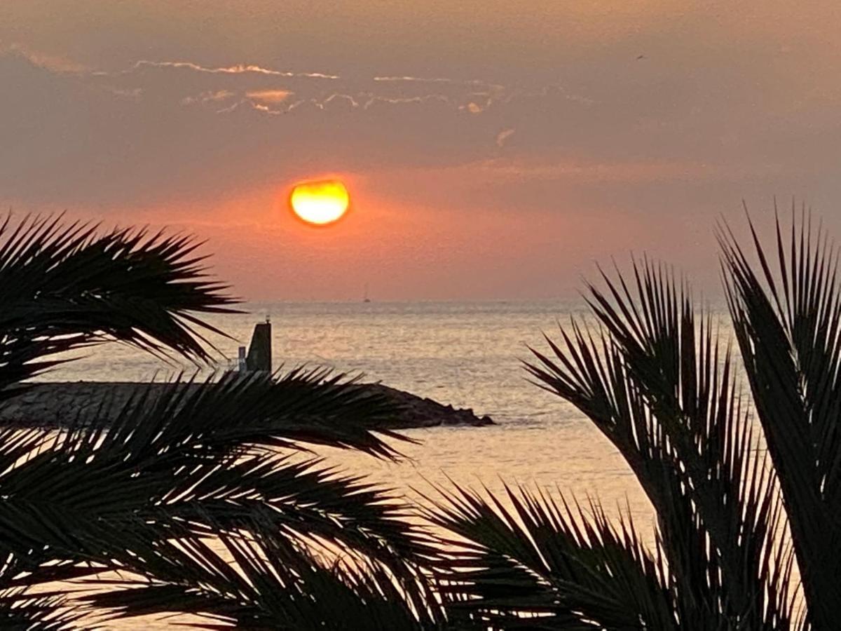 Apartamento Frente Al Mar En El Campello Luaran gambar