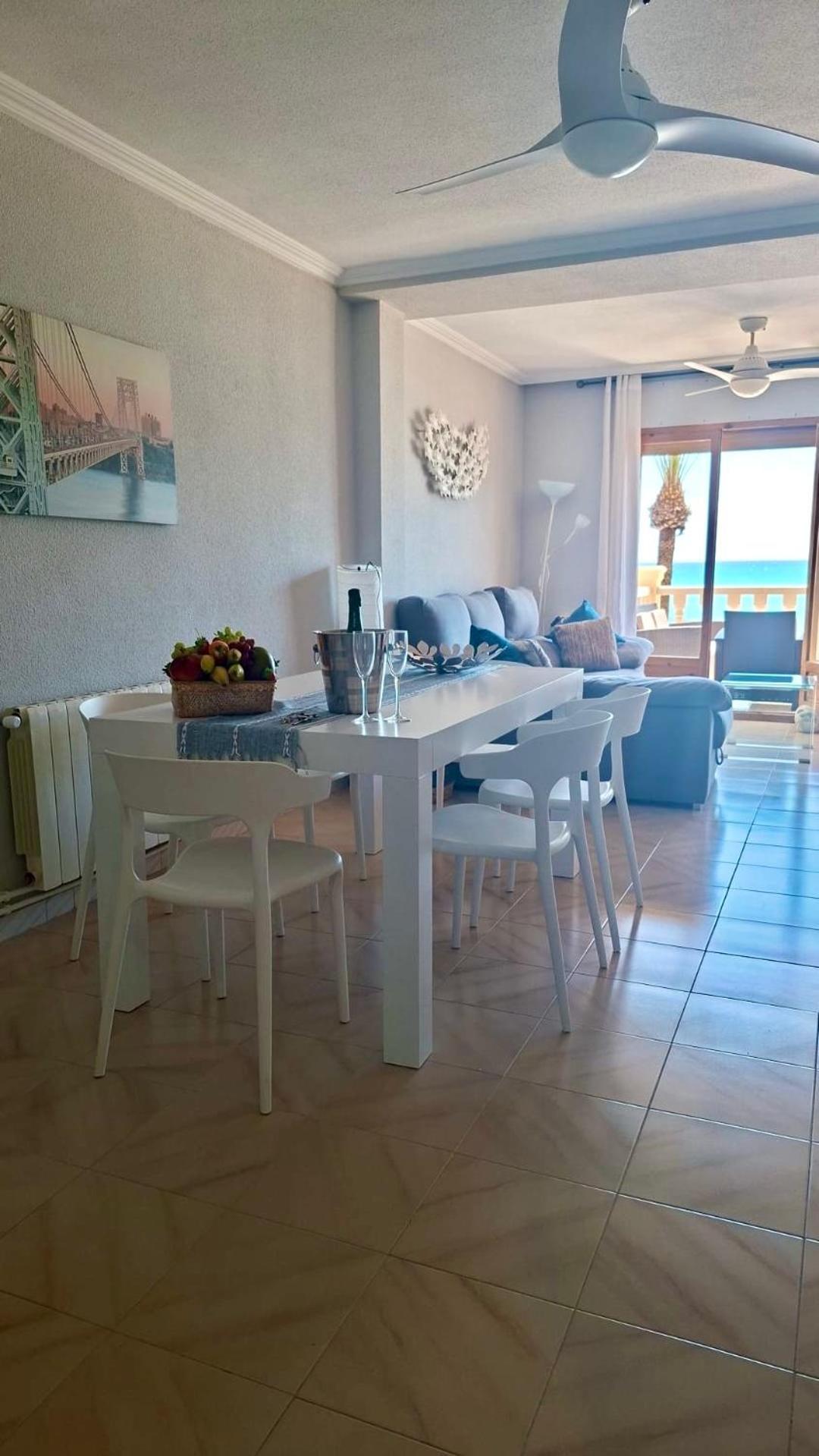 Apartamento Frente Al Mar En El Campello Luaran gambar